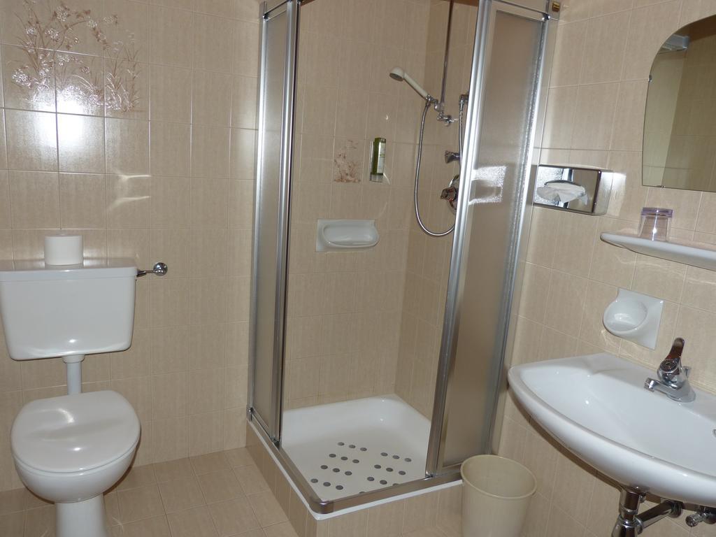 Haus Christl Bed & Breakfast Lana Bagian luar foto